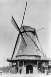 843251 Gezicht op de stellingkorenmolen 'De Hoop' (Binnenweg) te Zuilen.N.B. De molen is in in 1954 onttakeld en in ...